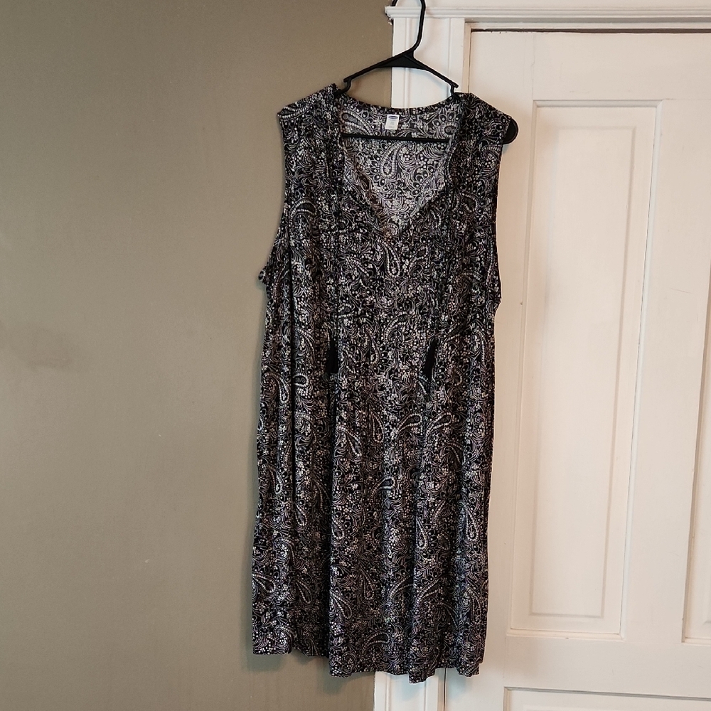 Old Navy Black and White Paisley Dress